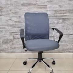Кресло Barneo K-147 для персонала (серая ткань и сетка) в Режи - rezh.mebel24.online | фото