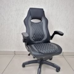 Кресло геймерское Barneo K-37 (черная кожа серые вставки) в Режи - rezh.mebel24.online | фото
